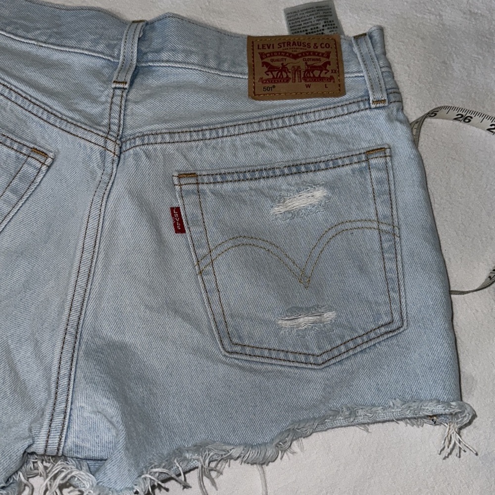 Levi’s shorts 28